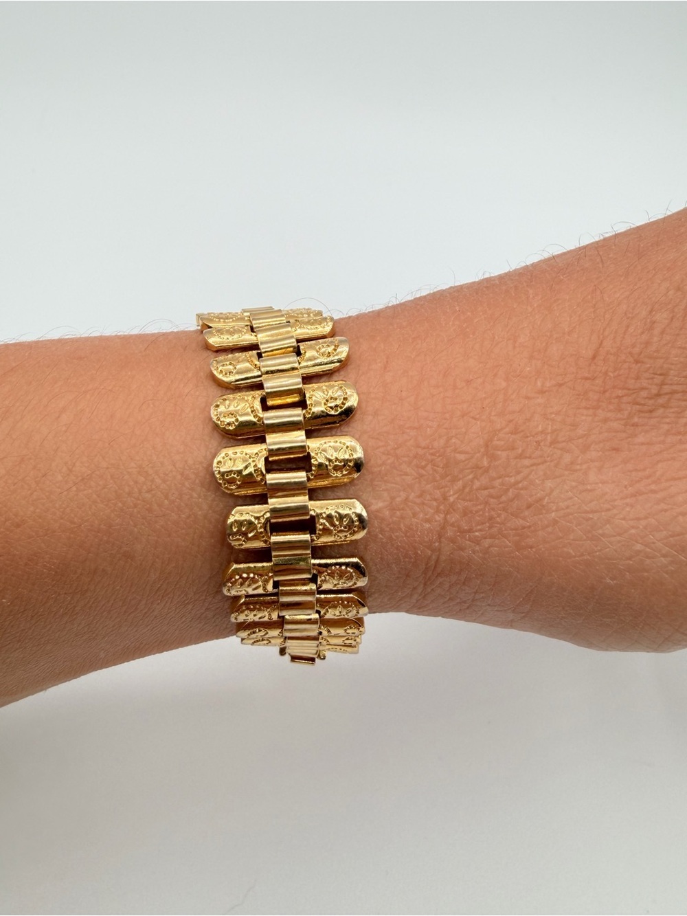 Vintage Gold Tone Link Bracelet Floral Etched Panel Design
